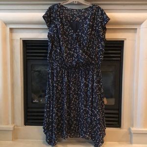 Comfortable, elastic waist, lined, Summer dress from Reitmans. Navy with pink